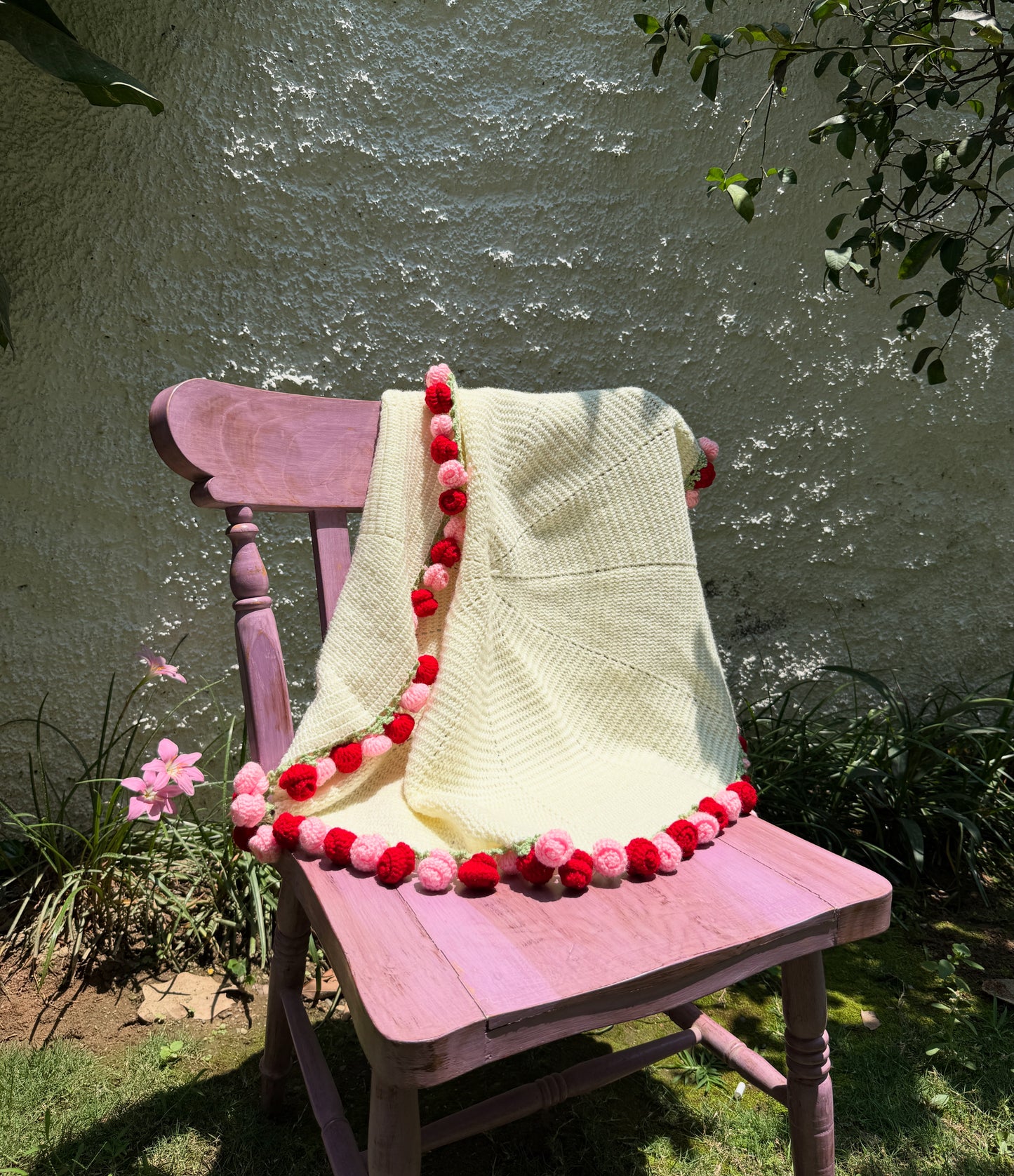 rose bouquet blanket (red&pink) – handmade crochet gift india handmade crochet gift India